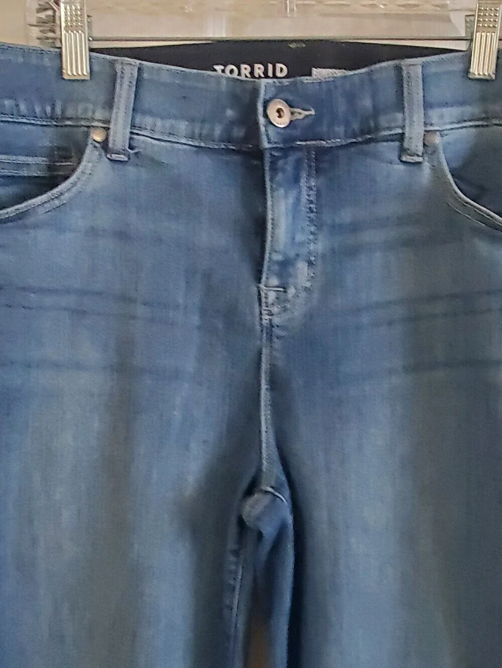 TORRID BOMBSHELL FLARE PREMIUM STRETCH SZ 18 TALL. DENIM JEAN